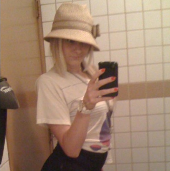 One Size Beige Paper Hat - Picture 3 of 6